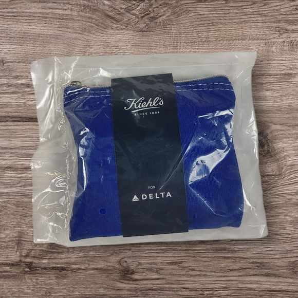 Kiehl's for Delta Toiletries Kit - Picture 1 of 6